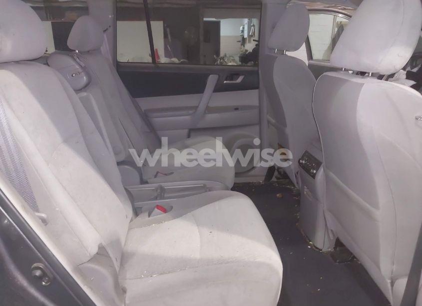 Photo 8 of 2011 Toyota Highlander SE (VIN 5TDBK3EH4BS047888)