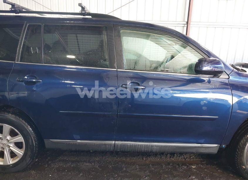 Photo 13 of 2011 Toyota Highlander SE (VIN 5TDBK3EH4BS054937)