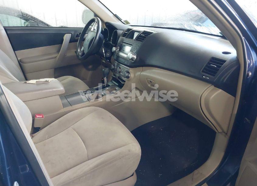 Photo 5 of 2011 Toyota Highlander SE (VIN 5TDBK3EH4BS054937)