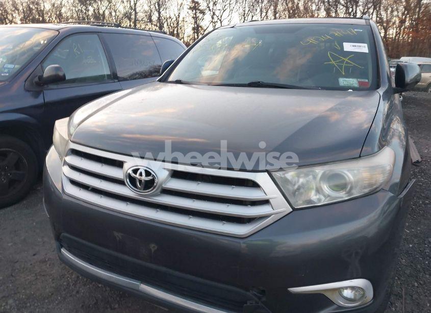 Photo 11 of 2011 Toyota Highlander SE V6 (VIN 5TDBK3EH4BS078283)