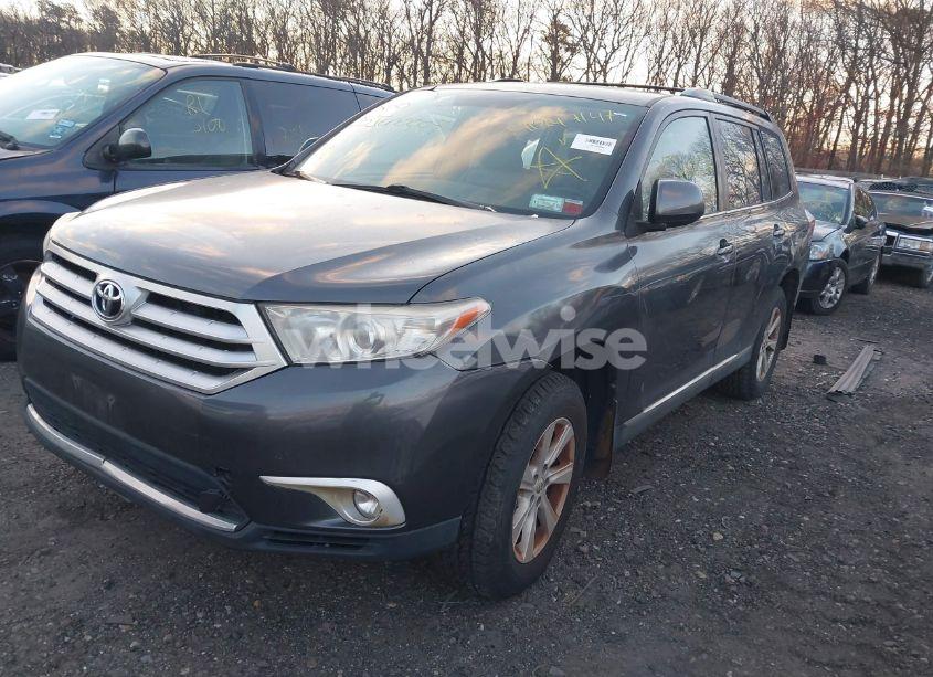 Photo 2 of 2011 Toyota Highlander SE V6 (VIN 5TDBK3EH4BS078283)