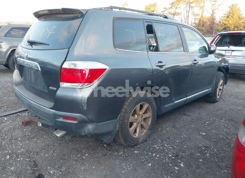 Photo 4 of 2011 Toyota Highlander SE V6 (VIN 5TDBK3EH4BS078283)