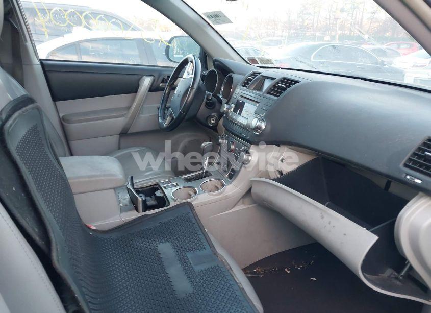 Photo 5 of 2011 Toyota Highlander SE V6 (VIN 5TDBK3EH4BS078283)