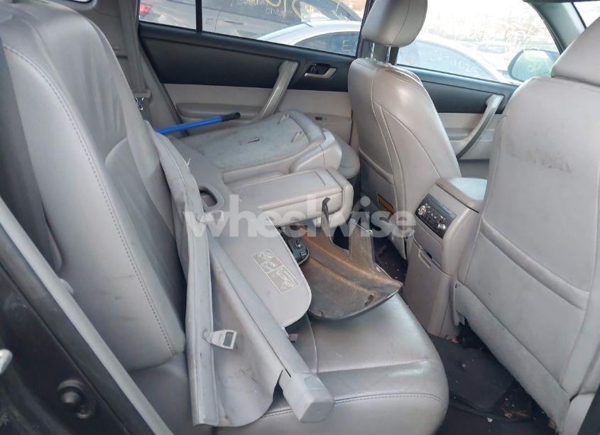 Photo 8 of 2011 Toyota Highlander SE V6 (VIN 5TDBK3EH4BS078283)