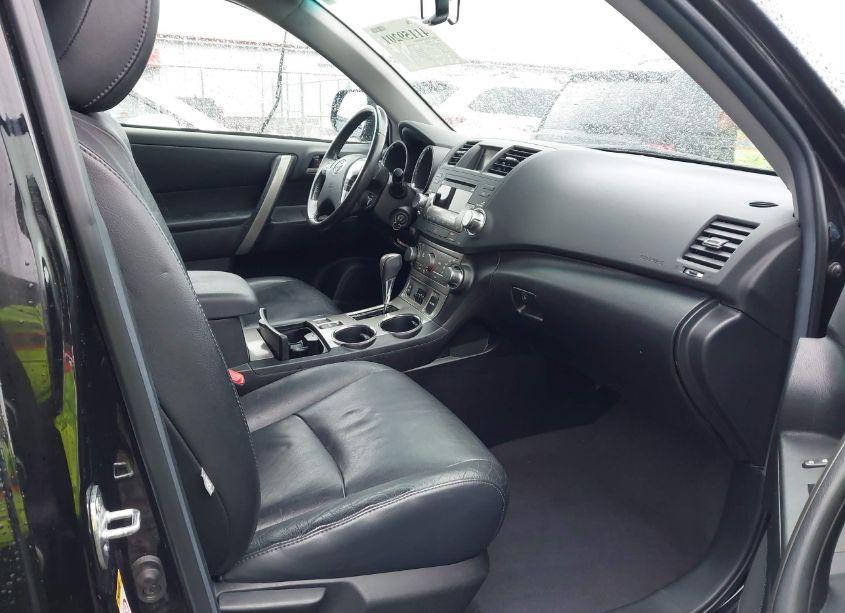 Photo 5 of 2011 Toyota Highlander SE V6 (VIN 5TDBK3EH4BS083953)