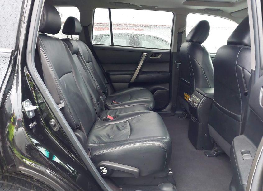 Photo 8 of 2011 Toyota Highlander SE V6 (VIN 5TDBK3EH4BS083953)