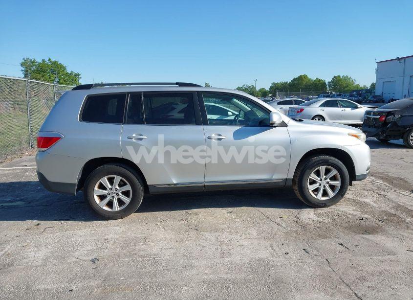 Photo 13 of 2012 Toyota Highlander SE V6 (VIN 5TDBK3EH4CS094615)