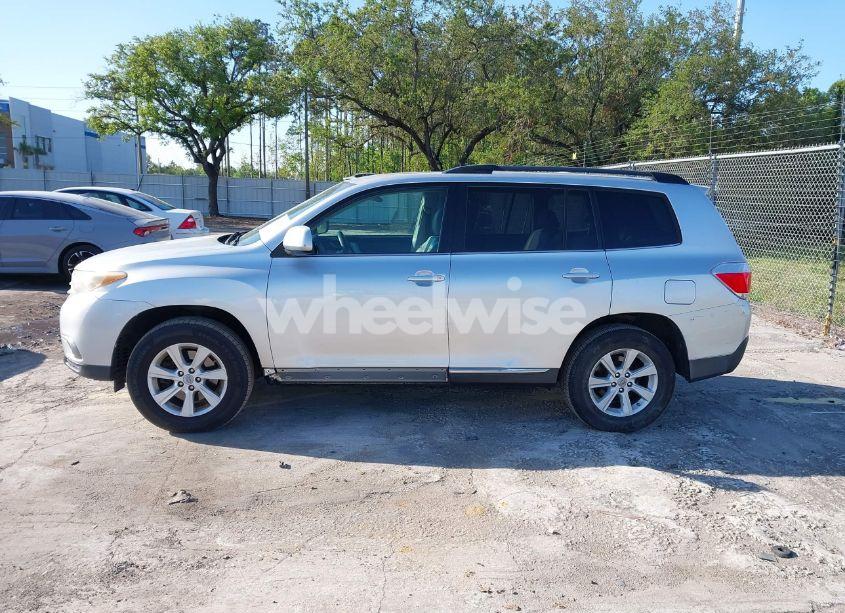 Photo 14 of 2012 Toyota Highlander SE V6 (VIN 5TDBK3EH4CS094615)