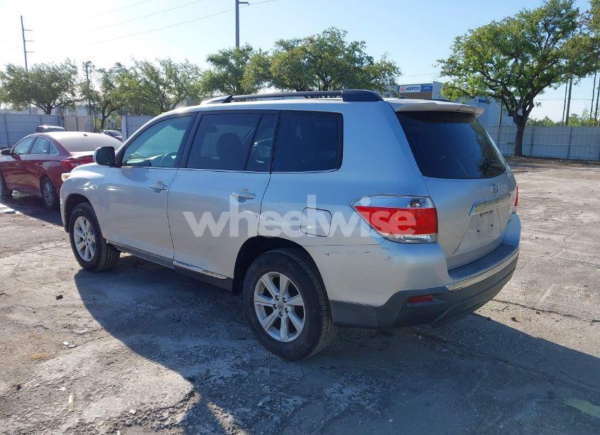 Photo 3 of 2012 Toyota Highlander SE V6 (VIN 5TDBK3EH4CS094615)