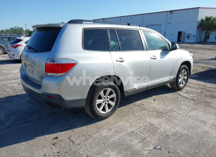 Photo 4 of 2012 Toyota Highlander SE V6 (VIN 5TDBK3EH4CS094615)