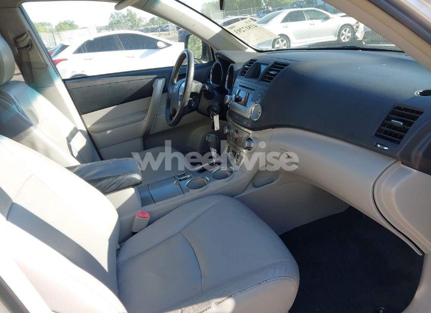 Photo 5 of 2012 Toyota Highlander SE V6 (VIN 5TDBK3EH4CS094615)