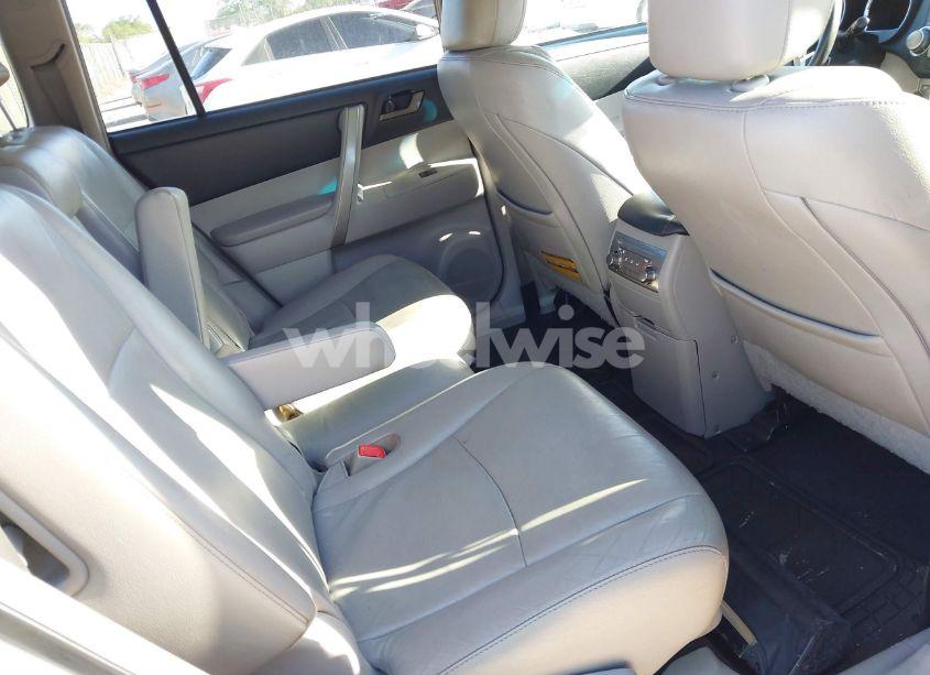 Photo 8 of 2012 Toyota Highlander SE V6 (VIN 5TDBK3EH4CS094615)