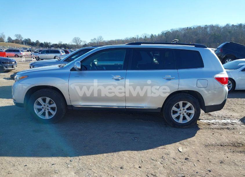 Photo 14 of 2012 Toyota Highlander SE V6 (VIN 5TDBK3EH4CS099796)