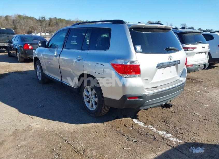Photo 3 of 2012 Toyota Highlander SE V6 (VIN 5TDBK3EH4CS099796)