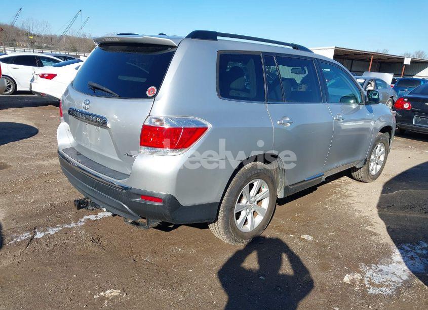 Photo 4 of 2012 Toyota Highlander SE V6 (VIN 5TDBK3EH4CS099796)