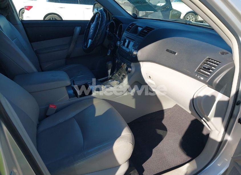 Photo 5 of 2012 Toyota Highlander SE V6 (VIN 5TDBK3EH4CS099796)
