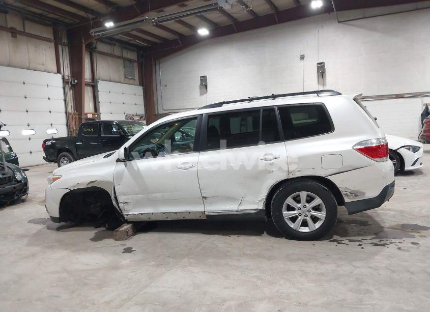 Photo 15 of 2012 Toyota Highlander SE V6 (VIN 5TDBK3EH4CS116807)