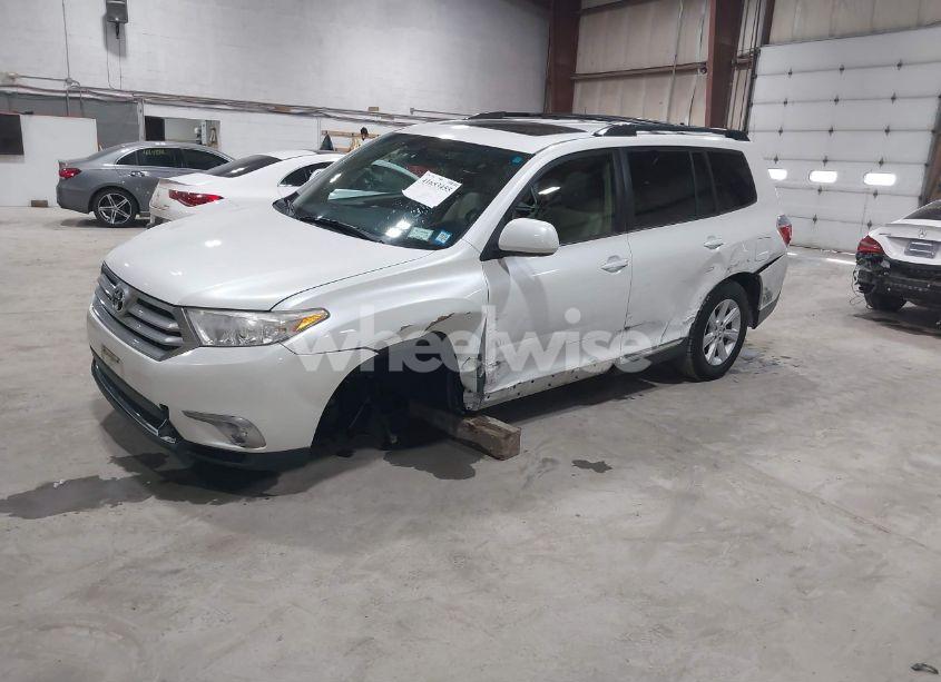 Photo 2 of 2012 Toyota Highlander SE V6 (VIN 5TDBK3EH4CS116807)