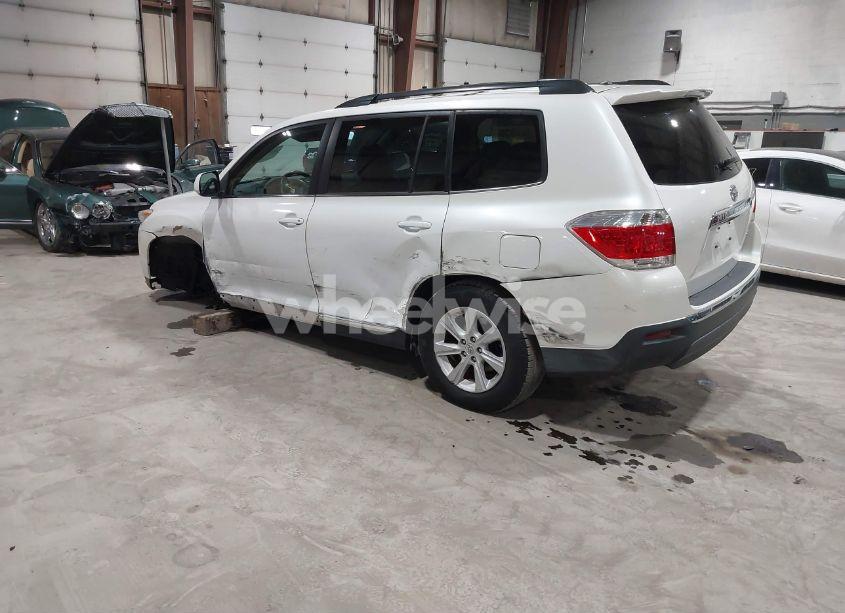 Photo 3 of 2012 Toyota Highlander SE V6 (VIN 5TDBK3EH4CS116807)