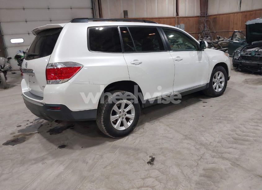 Photo 4 of 2012 Toyota Highlander SE V6 (VIN 5TDBK3EH4CS116807)