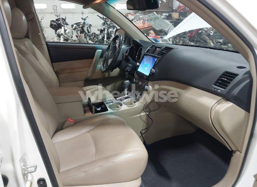 Photo 5 of 2012 Toyota Highlander SE V6 (VIN 5TDBK3EH4CS116807)