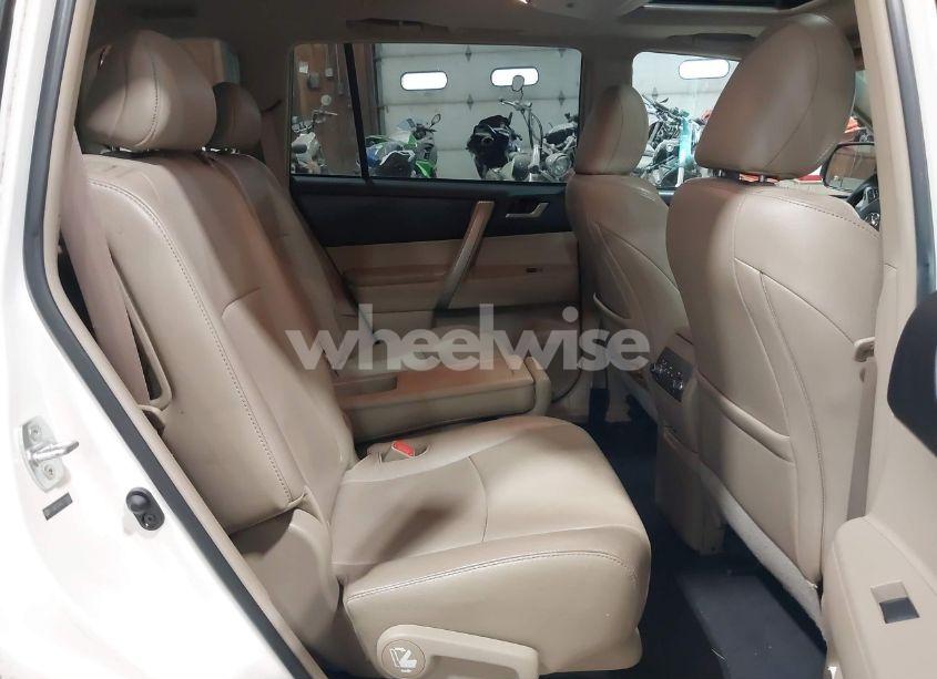 Photo 8 of 2012 Toyota Highlander SE V6 (VIN 5TDBK3EH4CS116807)