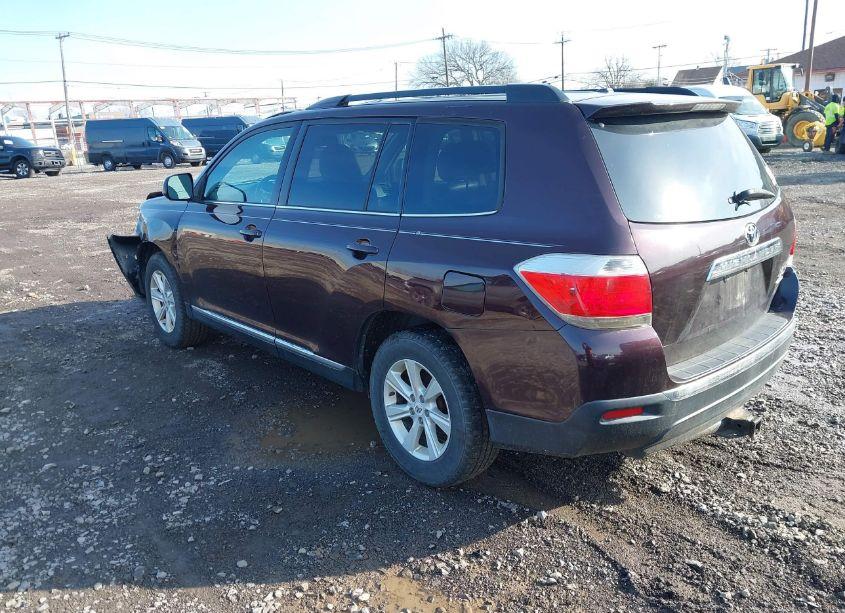 Photo 3 of 2012 Toyota Highlander SE V6 (VIN 5TDBK3EH4CS117181)