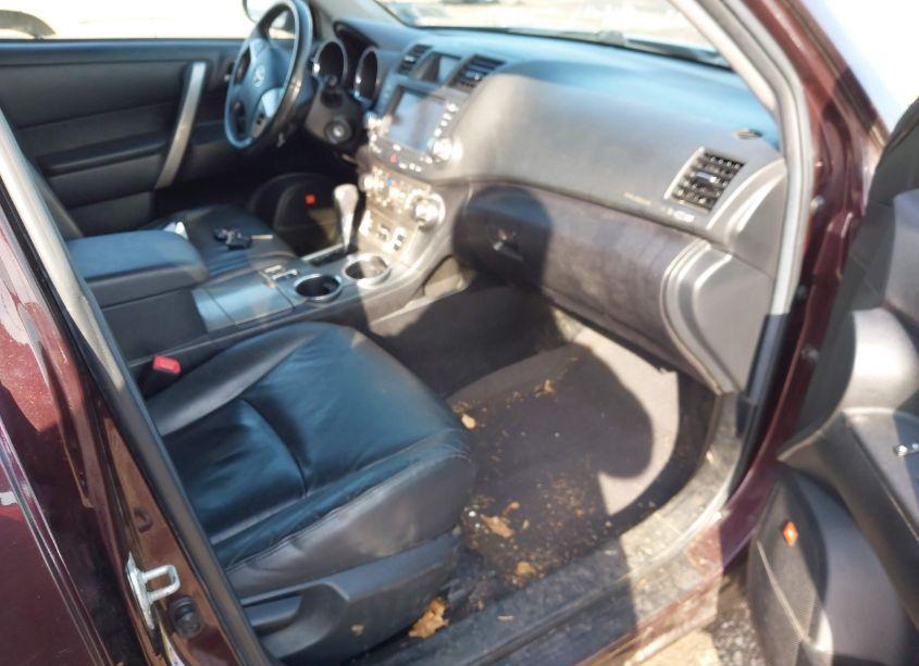 Photo 5 of 2012 Toyota Highlander SE V6 (VIN 5TDBK3EH4CS117181)