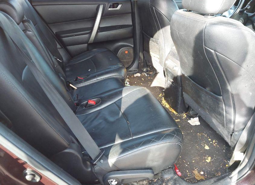 Photo 8 of 2012 Toyota Highlander SE V6 (VIN 5TDBK3EH4CS117181)