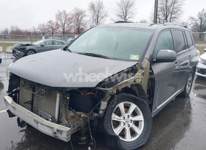 Photo 2 of 2012 Toyota Highlander SE V6 (VIN 5TDBK3EH4CS165828)