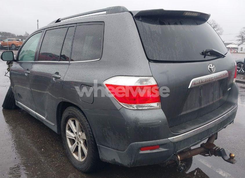 Photo 3 of 2012 Toyota Highlander SE V6 (VIN 5TDBK3EH4CS165828)