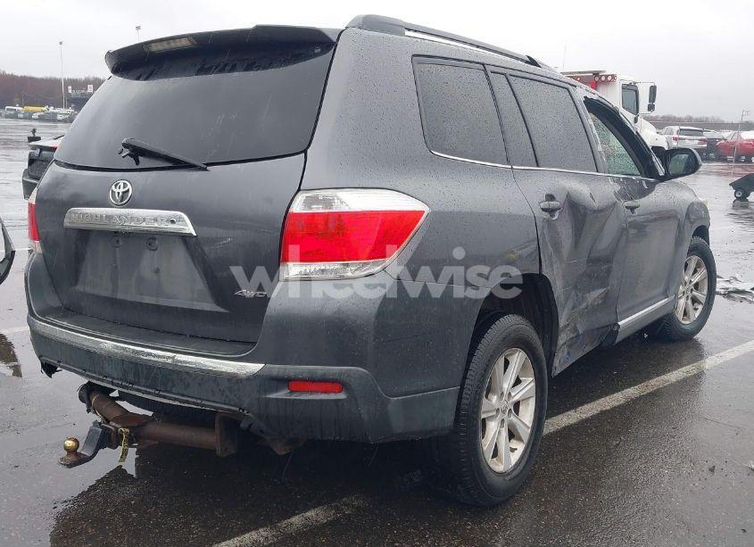 Photo 4 of 2012 Toyota Highlander SE V6 (VIN 5TDBK3EH4CS165828)