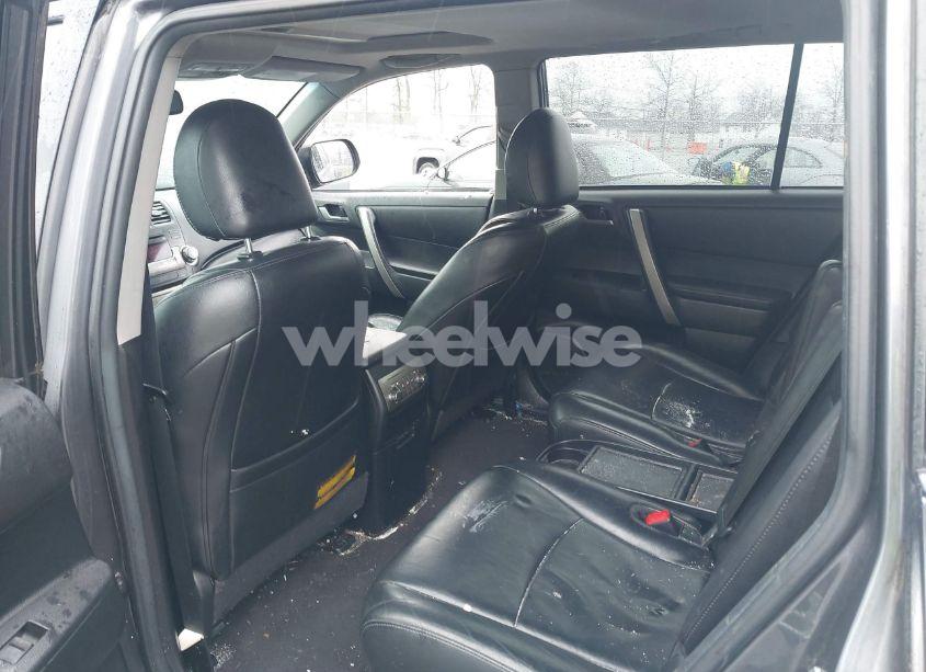 Photo 8 of 2012 Toyota Highlander SE V6 (VIN 5TDBK3EH4CS165828)