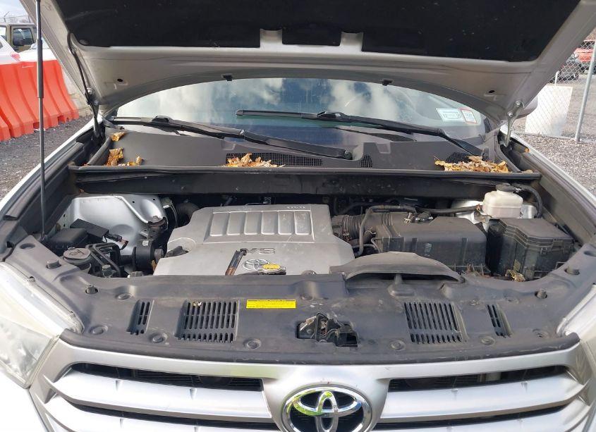 Photo 10 of 2012 Toyota Highlander SE V6 (VIN 5TDBK3EH4CS173234)