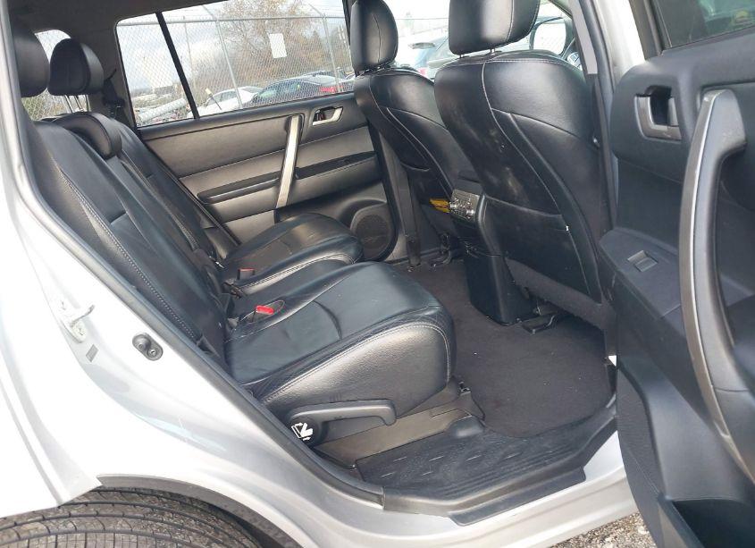 Photo 8 of 2012 Toyota Highlander SE V6 (VIN 5TDBK3EH4CS173234)
