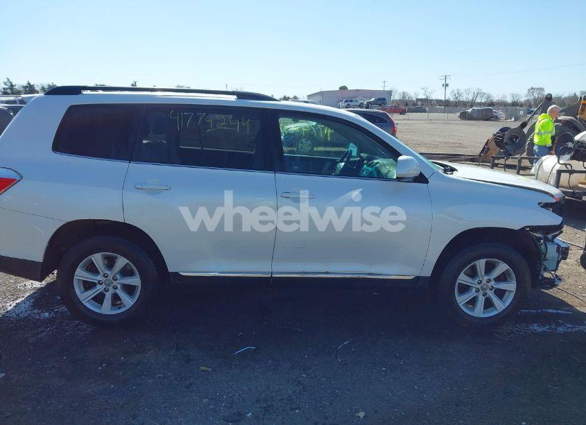 Photo 14 of 2013 Toyota Highlander SE V6 (VIN 5TDBK3EH4DS188544)