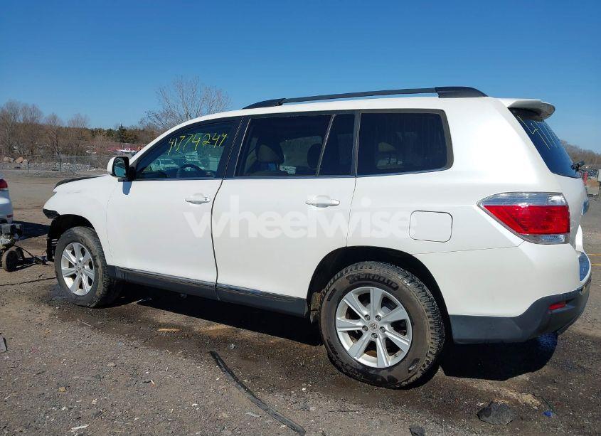 Photo 15 of 2013 Toyota Highlander SE V6 (VIN 5TDBK3EH4DS188544)