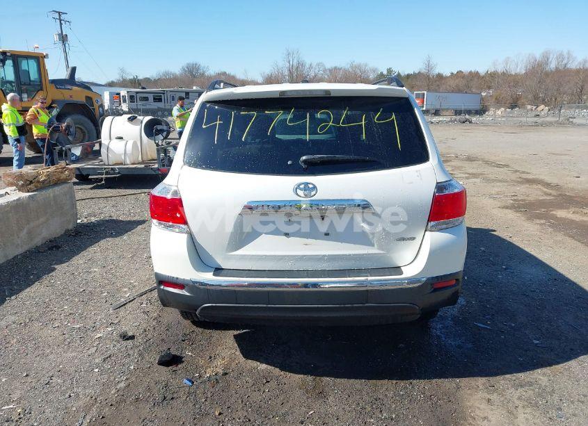 Photo 17 of 2013 Toyota Highlander SE V6 (VIN 5TDBK3EH4DS188544)