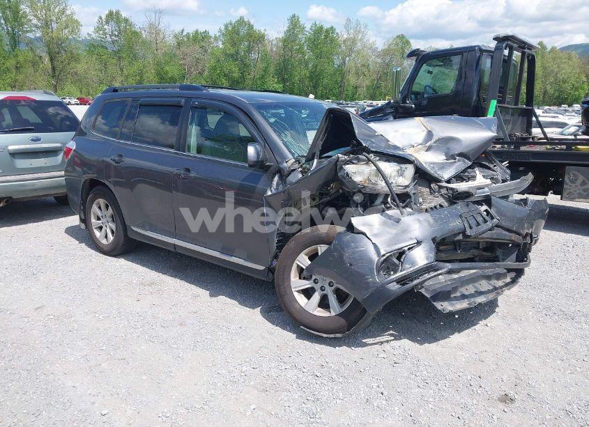 2013 Toyota Highlander BASE PLUS V6 (VIN 5TDBK3EH4DS189905) main photo