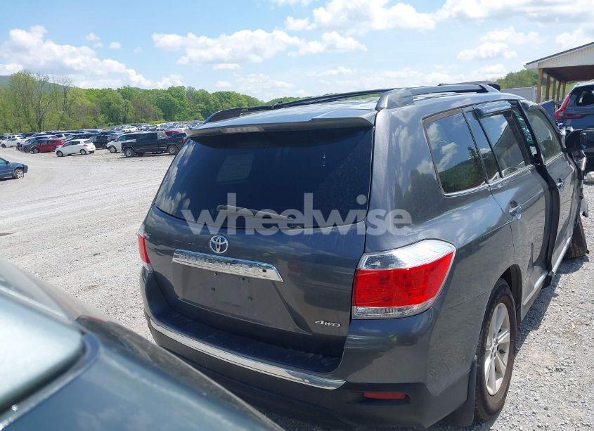 Photo 17 of 2013 Toyota Highlander BASE PLUS V6 (VIN 5TDBK3EH4DS189905)