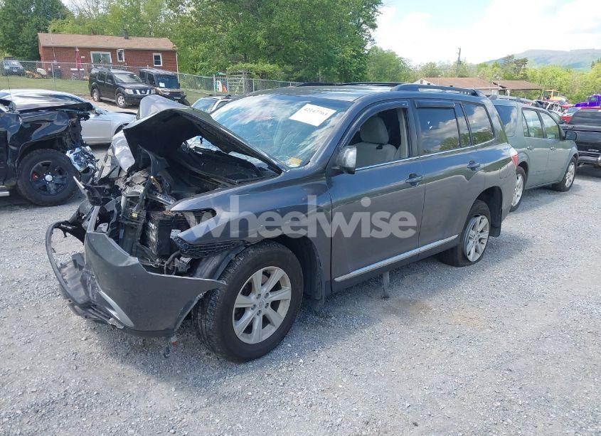 Photo 2 of 2013 Toyota Highlander BASE PLUS V6 (VIN 5TDBK3EH4DS189905)