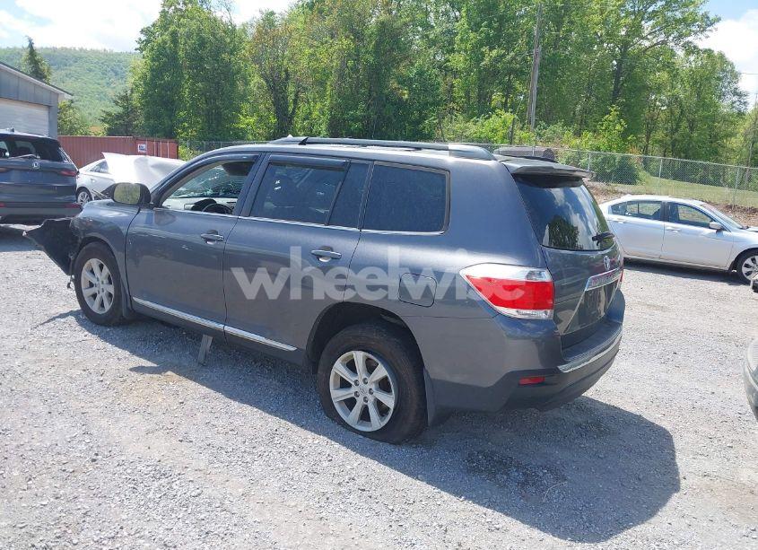 Photo 3 of 2013 Toyota Highlander BASE PLUS V6 (VIN 5TDBK3EH4DS189905)