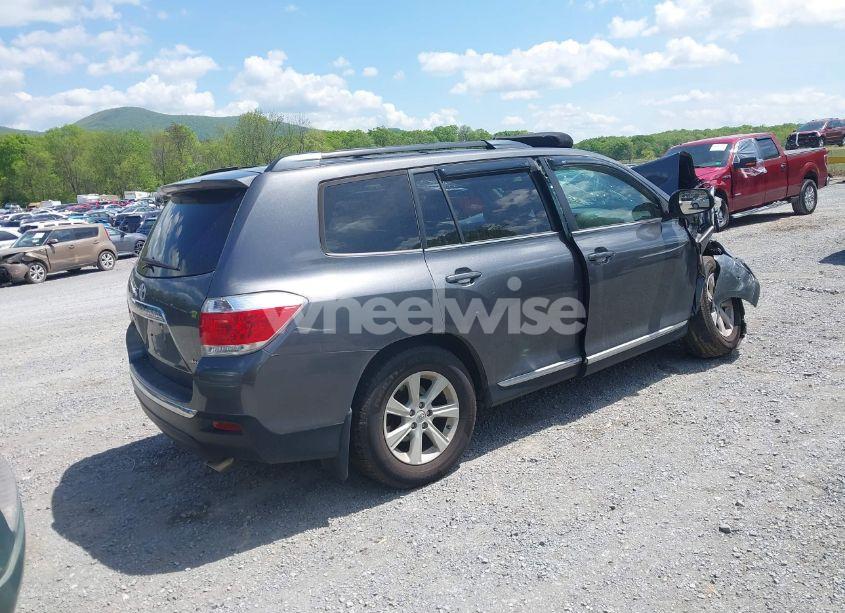 Photo 4 of 2013 Toyota Highlander BASE PLUS V6 (VIN 5TDBK3EH4DS189905)