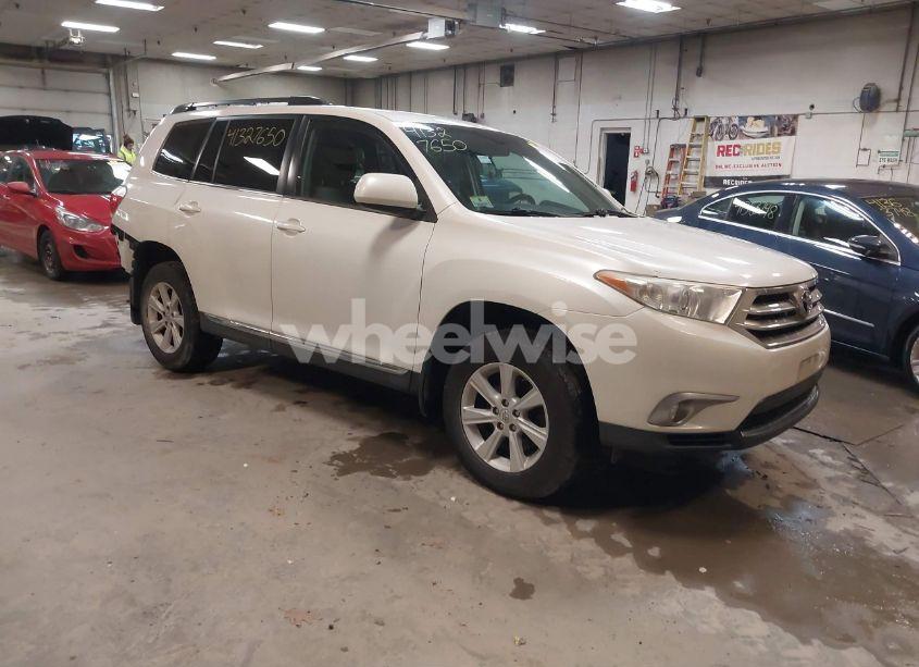 2013 Toyota Highlander BASE PLUS V6 (VIN 5TDBK3EH4DS190035) main photo