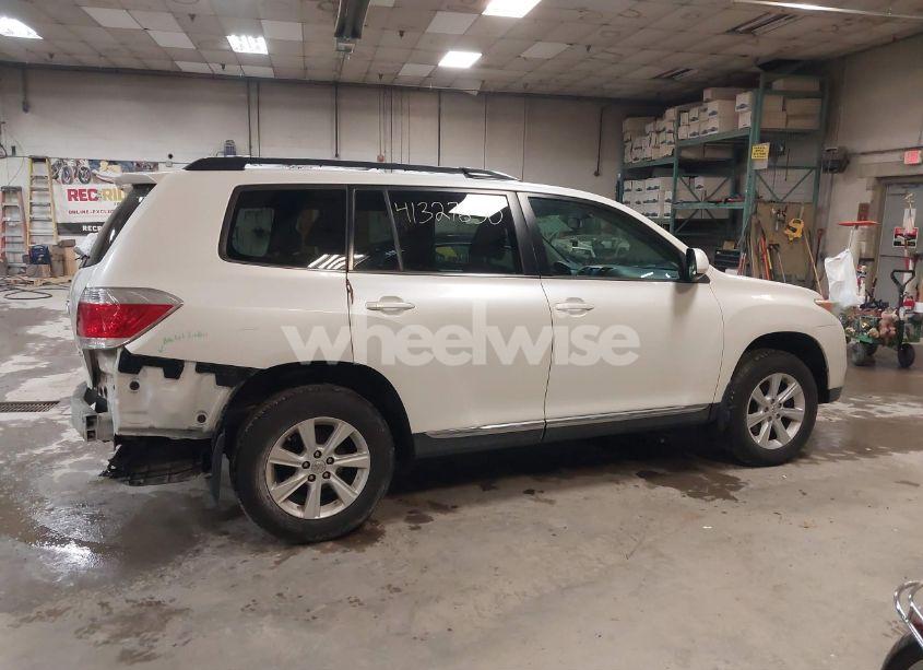 Photo 13 of 2013 Toyota Highlander BASE PLUS V6 (VIN 5TDBK3EH4DS190035)