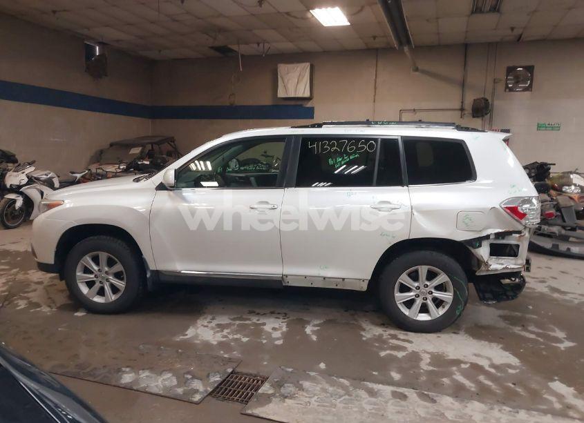 Photo 14 of 2013 Toyota Highlander BASE PLUS V6 (VIN 5TDBK3EH4DS190035)