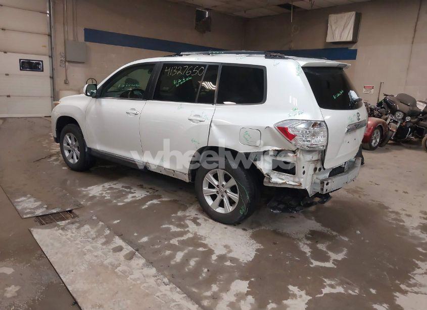 Photo 3 of 2013 Toyota Highlander BASE PLUS V6 (VIN 5TDBK3EH4DS190035)