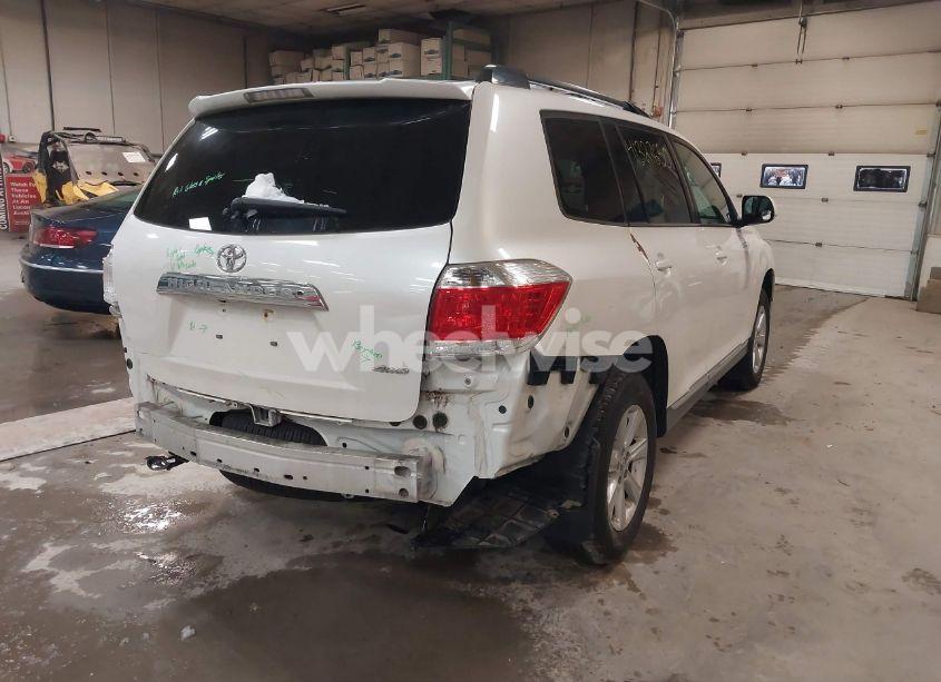 Photo 4 of 2013 Toyota Highlander BASE PLUS V6 (VIN 5TDBK3EH4DS190035)