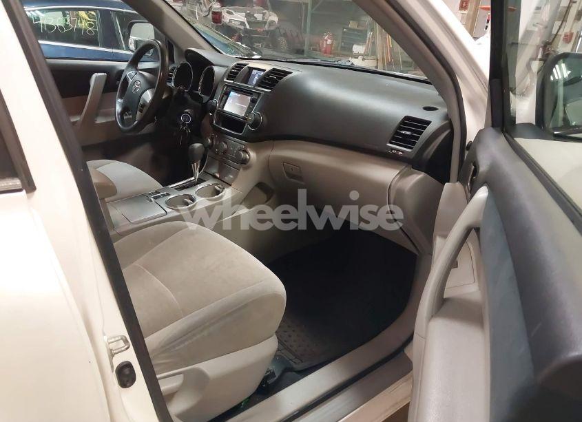 Photo 5 of 2013 Toyota Highlander BASE PLUS V6 (VIN 5TDBK3EH4DS190035)