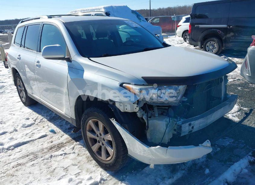 2013 Toyota Highlander BASE PLUS V6 (VIN 5TDBK3EH4DS205939) main photo